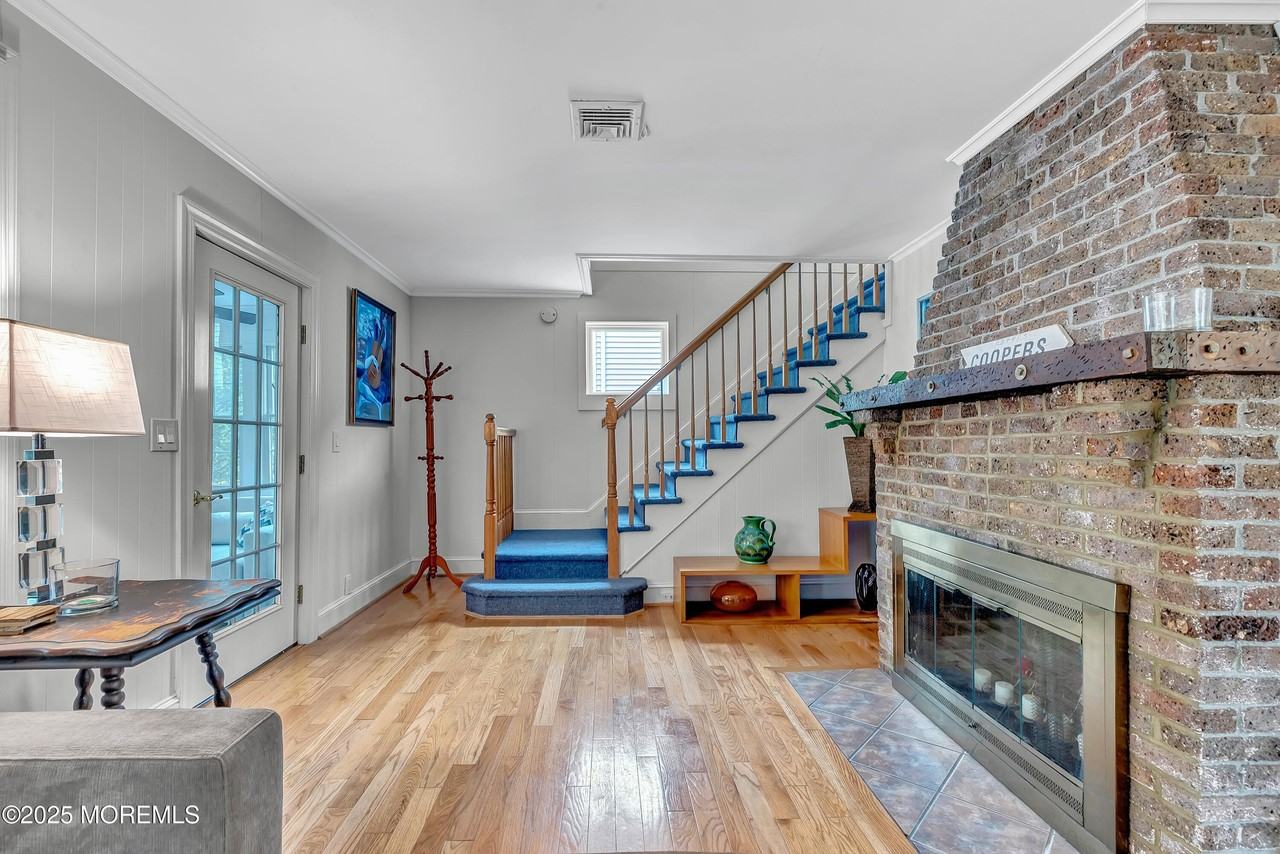 370 Main Street - Photo 6 of 34