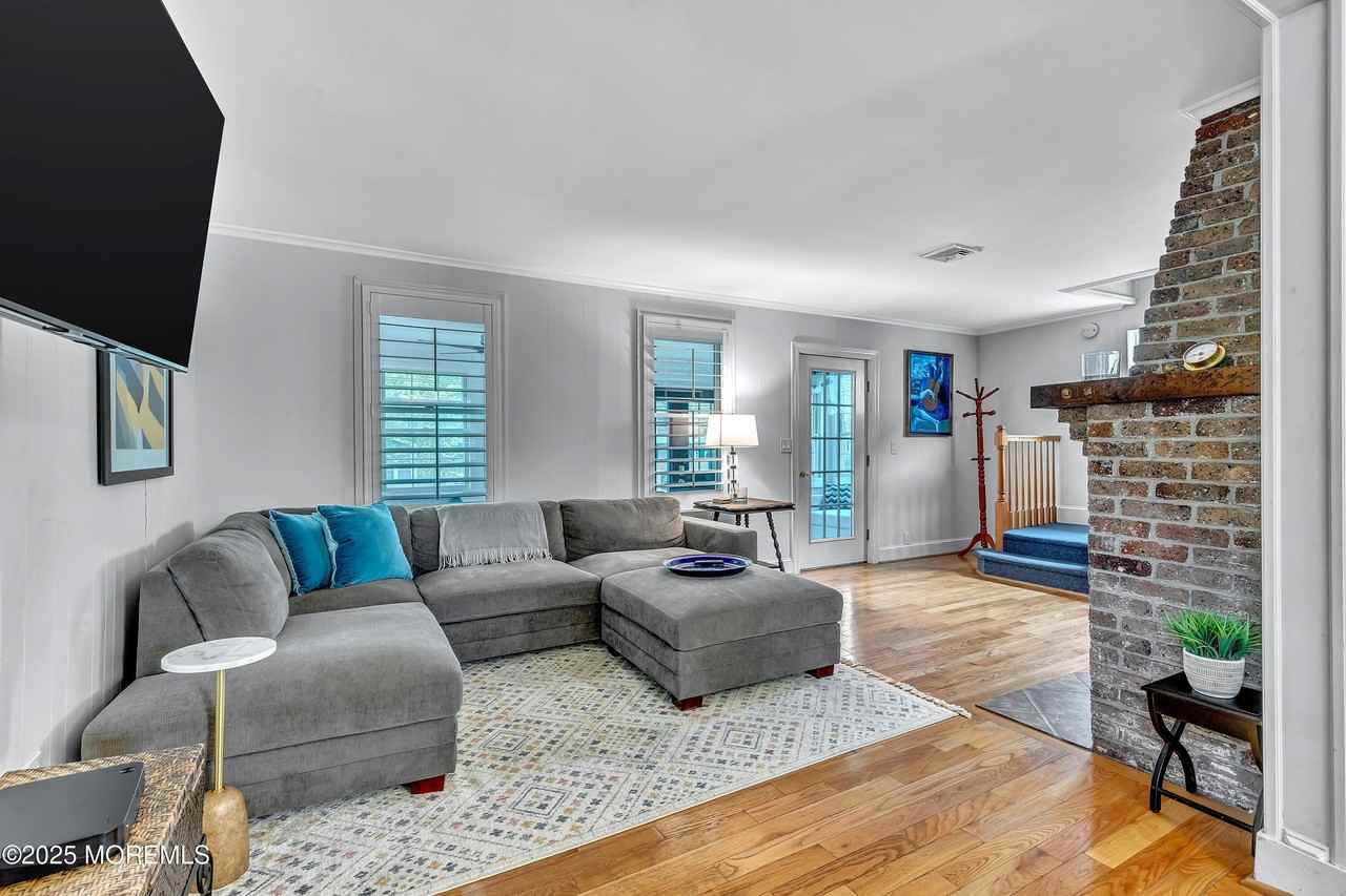 370 Main Street - Photo 7 of 34