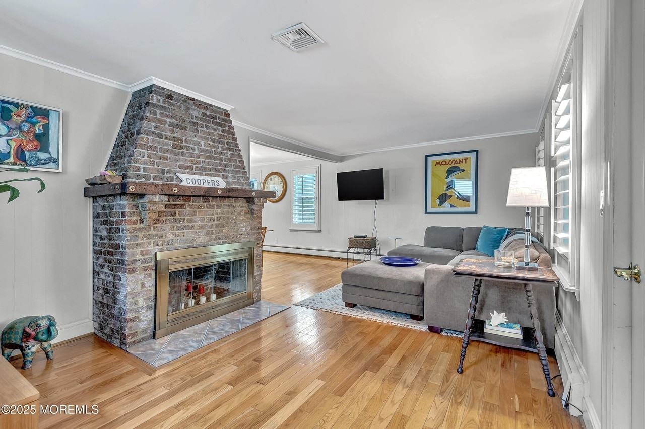 370 E Main St - Photo 6 of 29