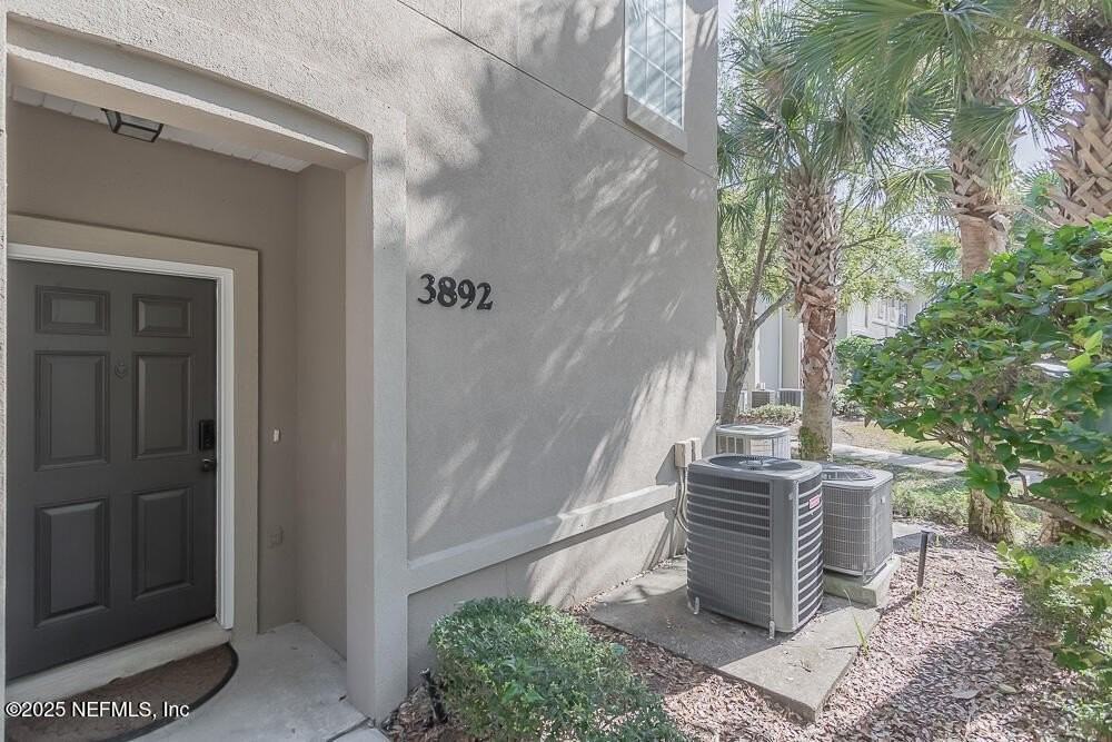 3892 Summer Grove Way N - Photo 3 of 32