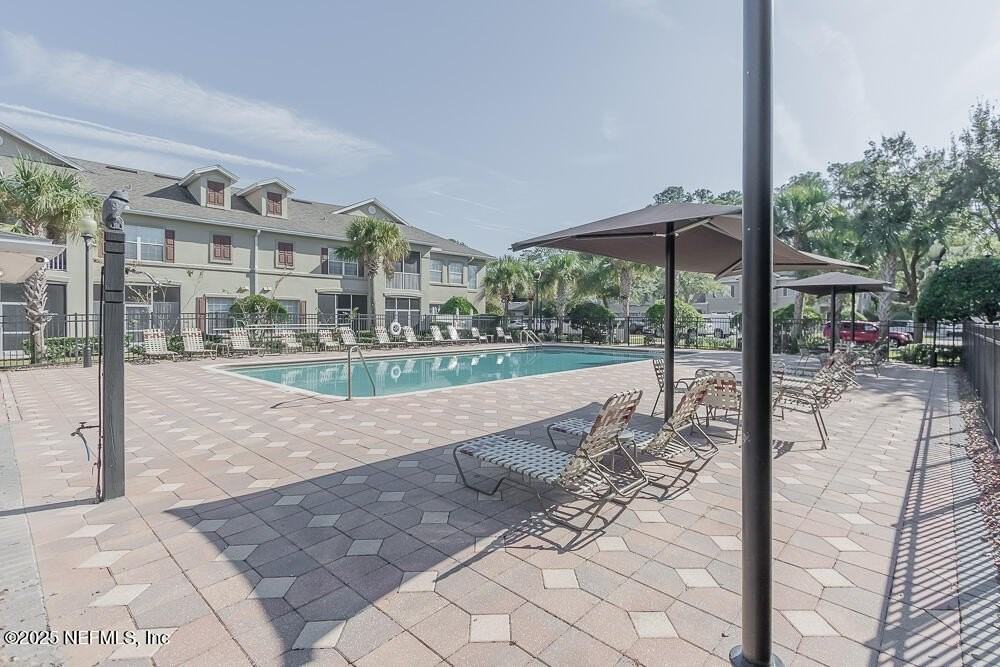 3892 Summer Grove Way N - Photo 4 of 32