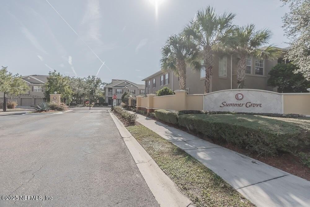 3892 Summer Grove Way N - Photo 5 of 32