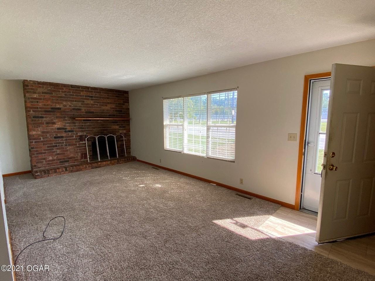 2149 West 32nd Street - Photo 2 of 9