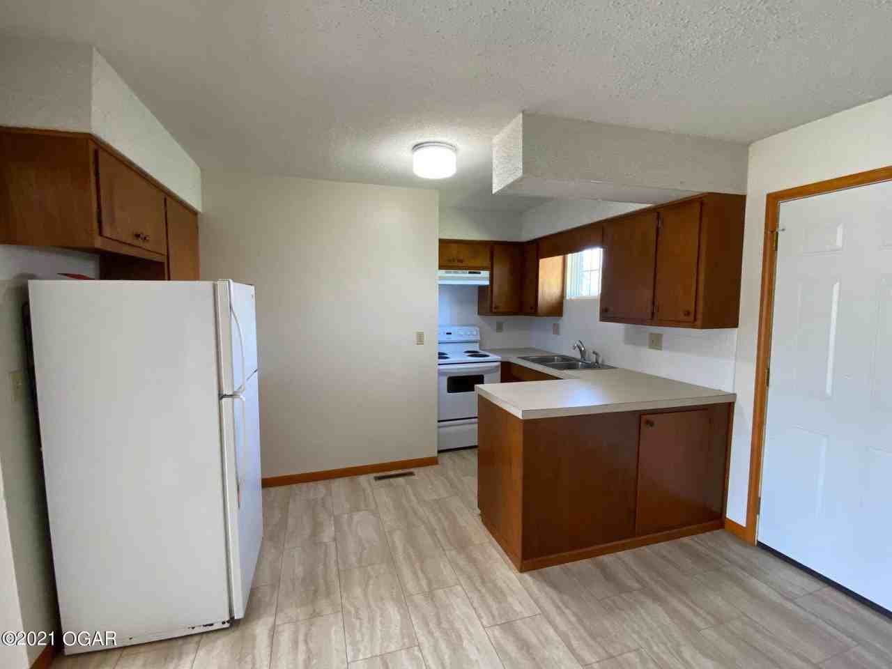 2149 West 32nd Street - Photo 3 of 9