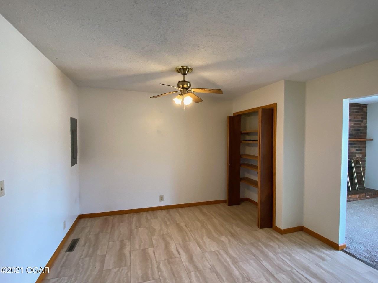 2149 West 32nd Street - Photo 4 of 9