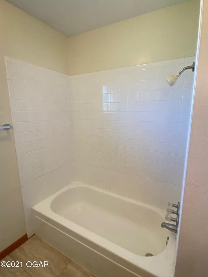 2149 West 32nd Street - Photo 7 of 9