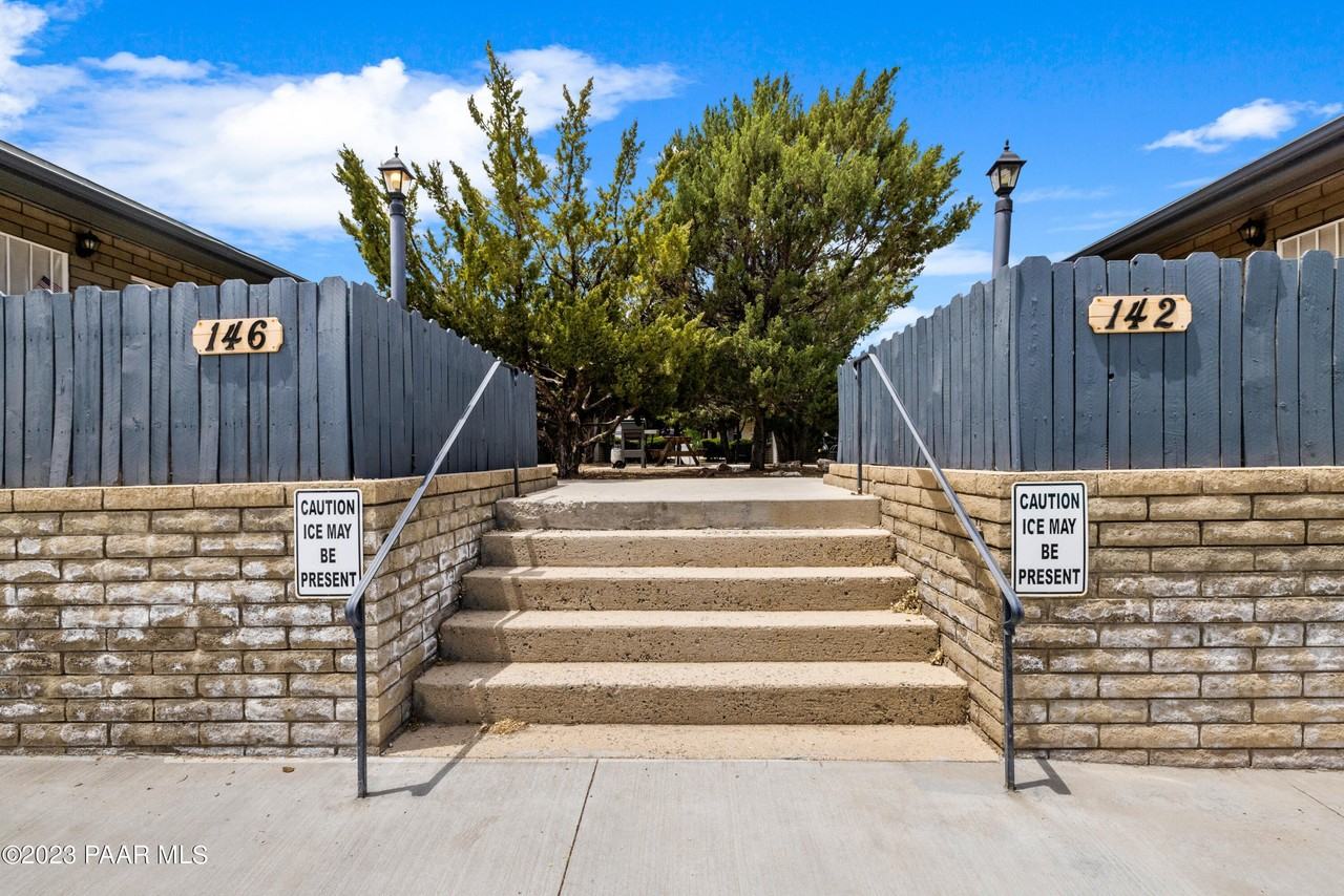 146 S Rush St Apt A #A - Photo 2 of 17