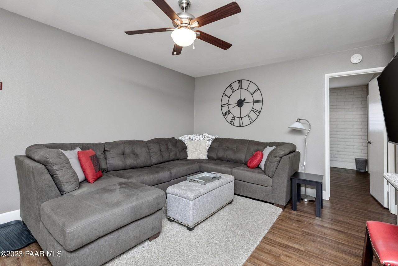 146 S Rush St Apt A #A - Photo 4 of 17