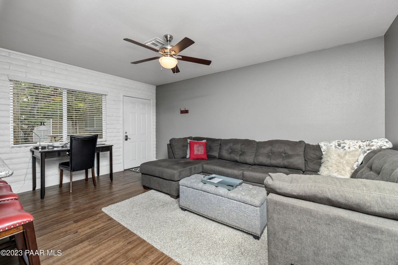 146 S Rush St Apt A #A - Photo 5 of 17