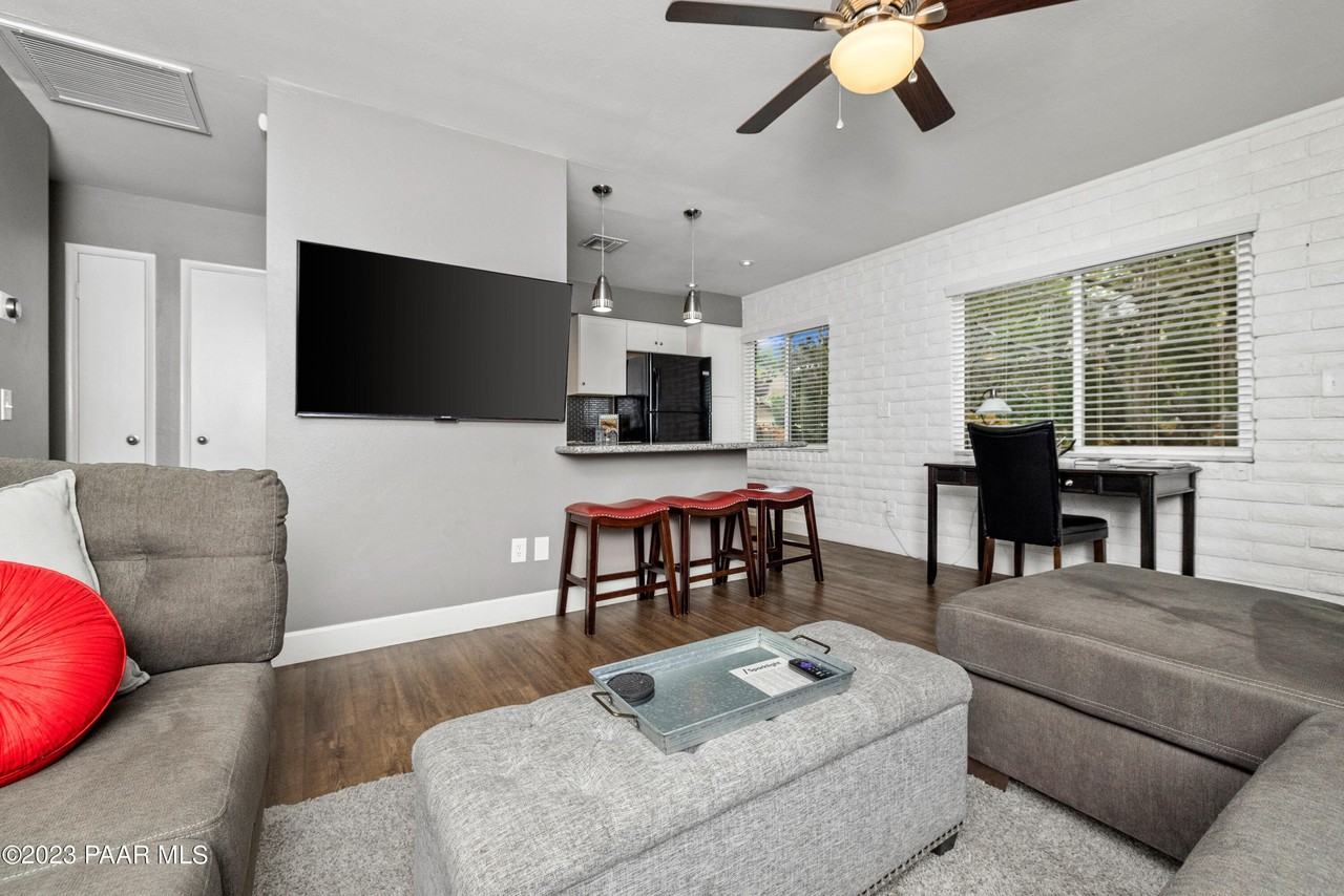 146 S Rush St Apt A #A - Photo 6 of 17