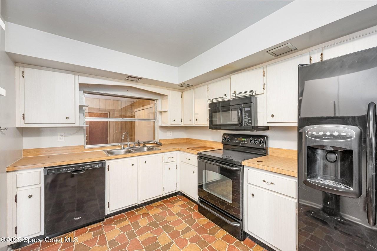 4320 Beacon Avenue - Photo 4 of 15