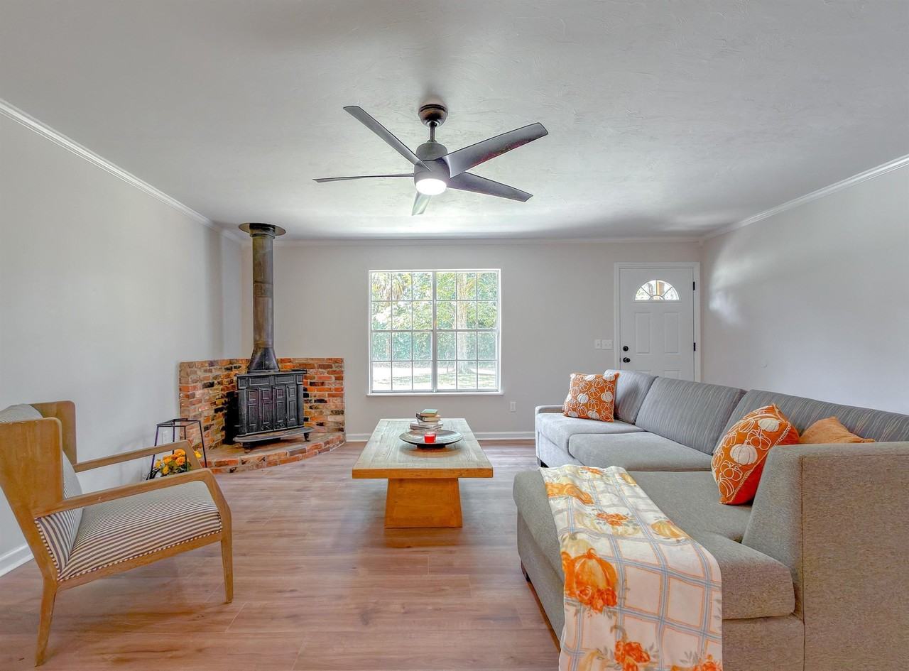 703 Ne 3rd St - Photo 5 of 24