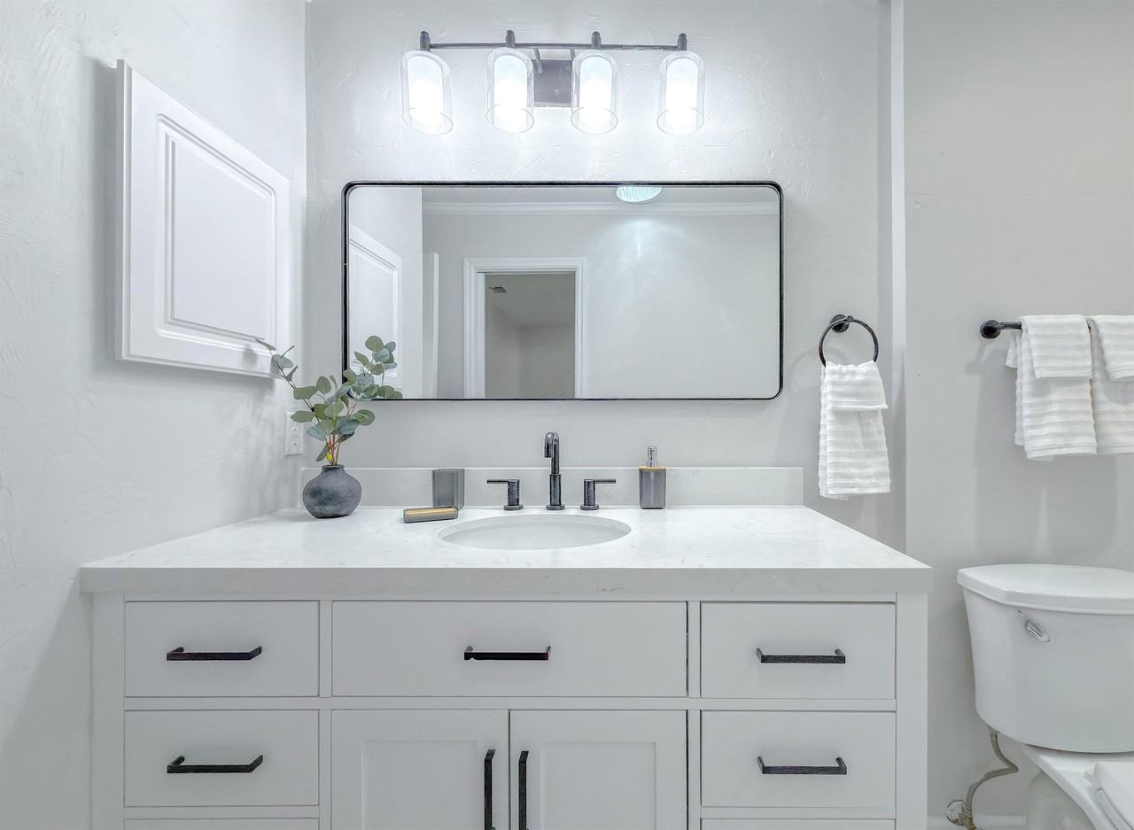 703 Ne 3rd St - Photo 6 of 24