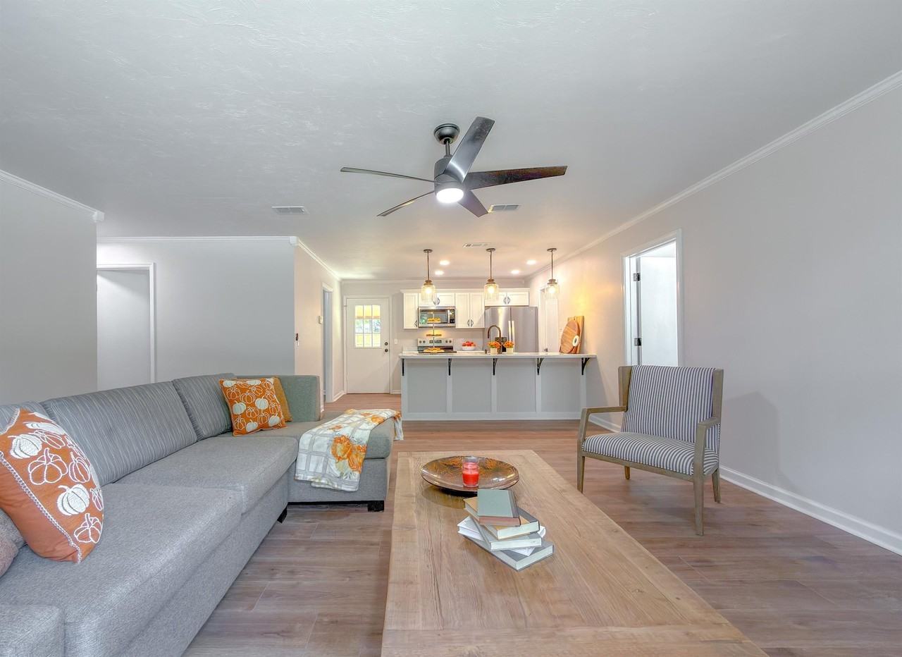 703 Ne 3rd St - Photo 7 of 24