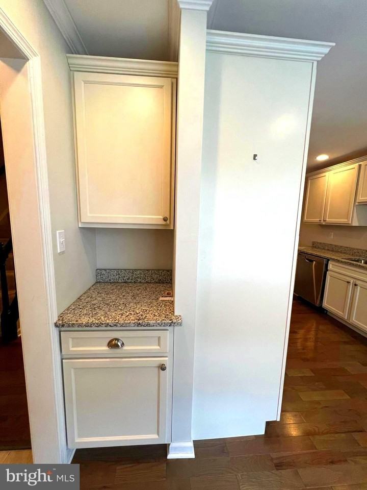 1221 Kirby Cir - Photo 3 of 34