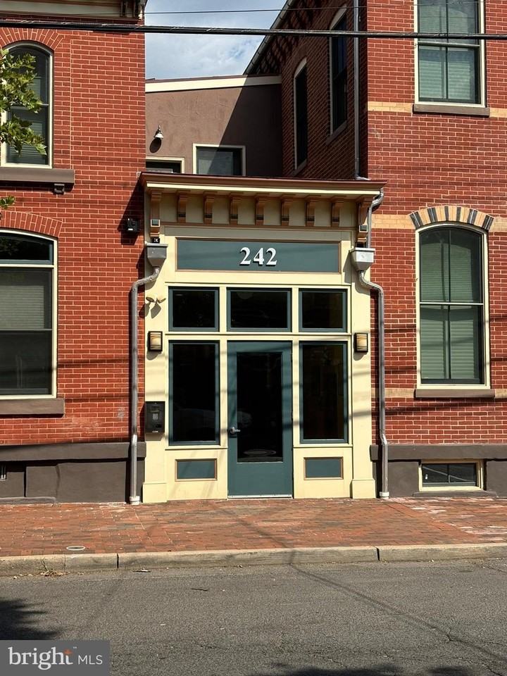 242 Centre Street #12 - Photo 3 of 23