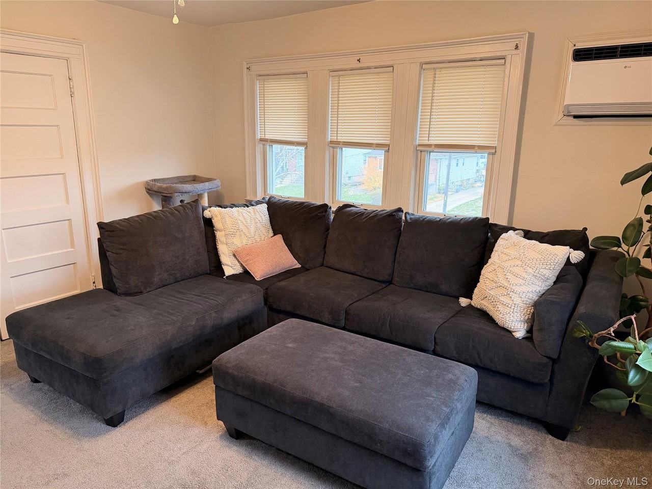 65 West Windsor Parkway - Photo 2 of 11