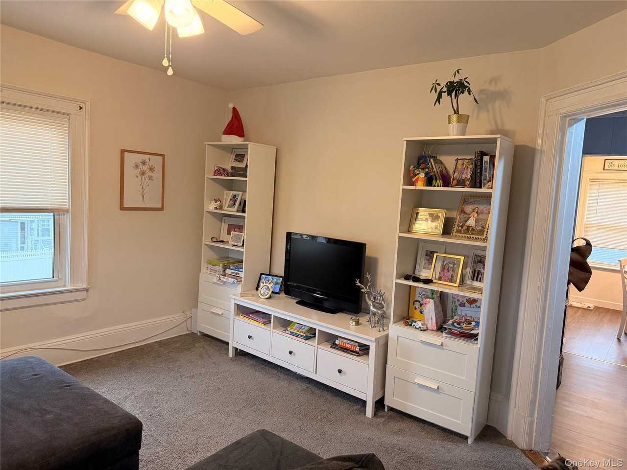 65 West Windsor Parkway - Photo 4 of 11