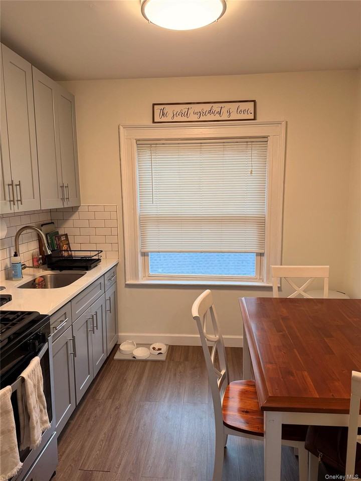 65 West Windsor Parkway - Photo 6 of 11