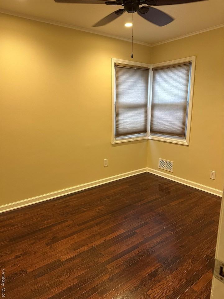 258 North Suffolk Avenue - Photo 7 of 12