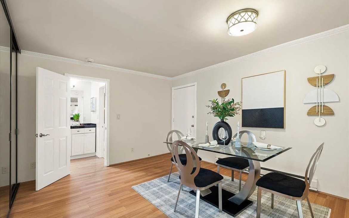 1031 Crestview Dr - Photo 3 of 14