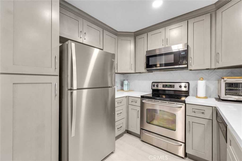 1010 La Terraza Cir - Photo 2 of 7