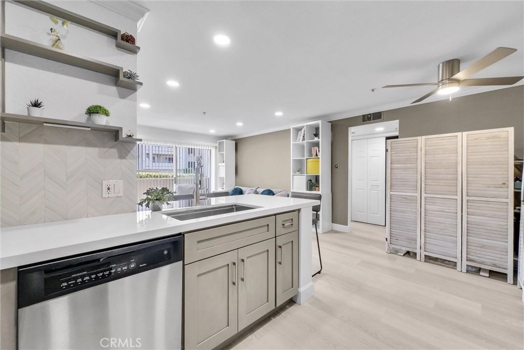 1010 La Terraza Cir - Photo 3 of 7