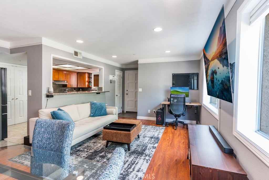 110 W Maple St - Photo 2 of 7