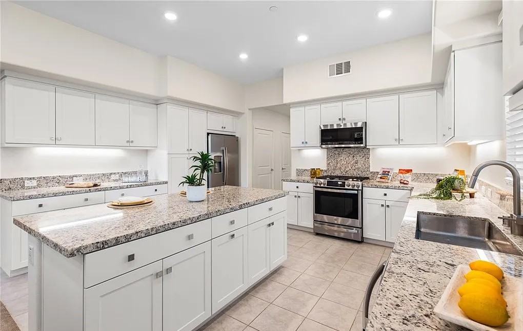 1863 Union Street #48 - Photo 5 of 11