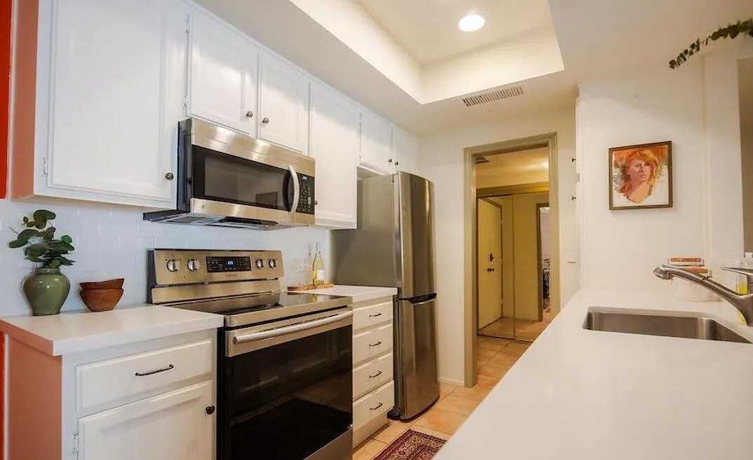 521 Montana Avenue #104