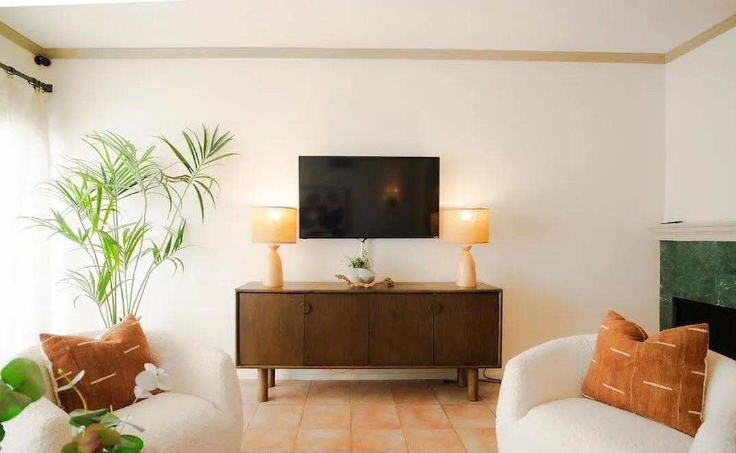 521 Montana Avenue #104 - Photo 3 of 8