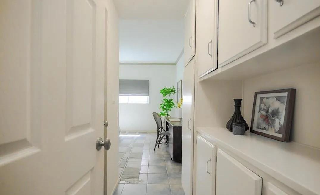 521 Montana Avenue #104 - Photo 4 of 8