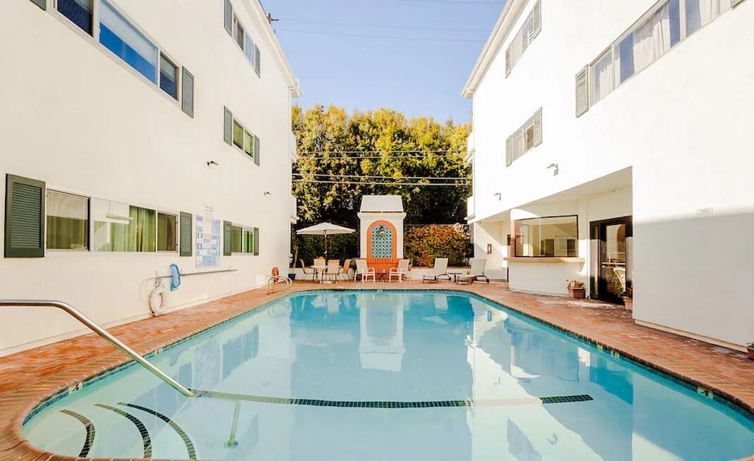 521 Montana Avenue #104 - Photo 7 of 8