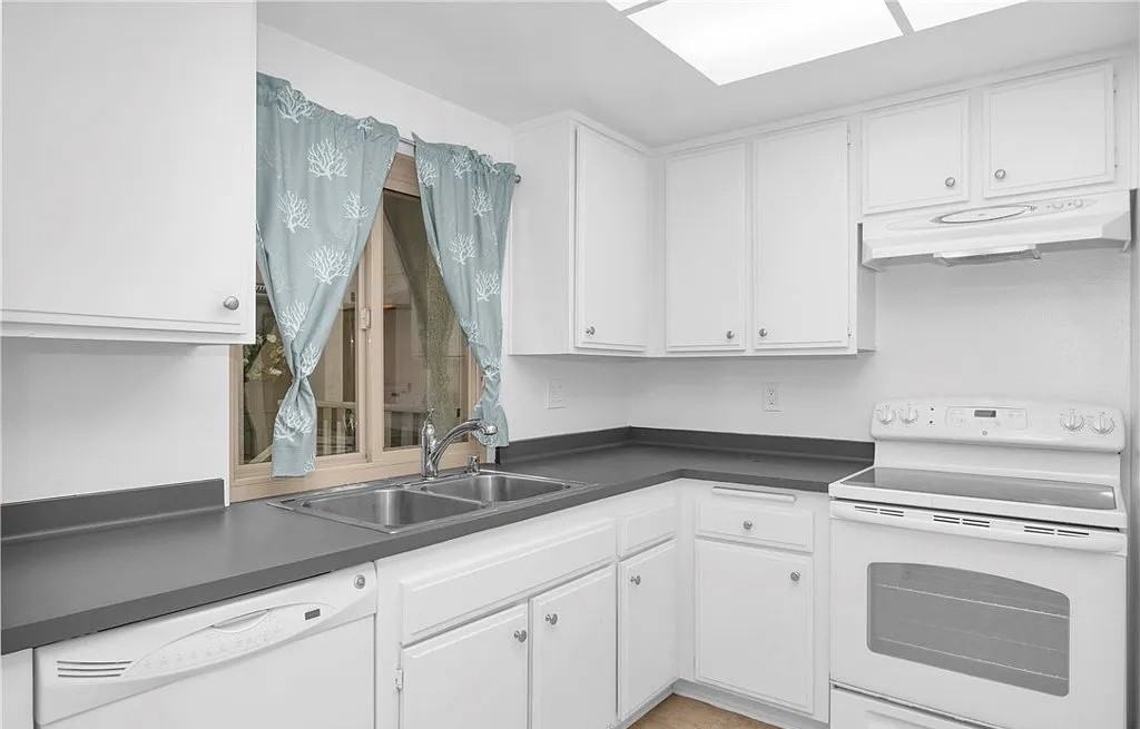 8777 Coral Springs Court #7H - Photo 7 of 10