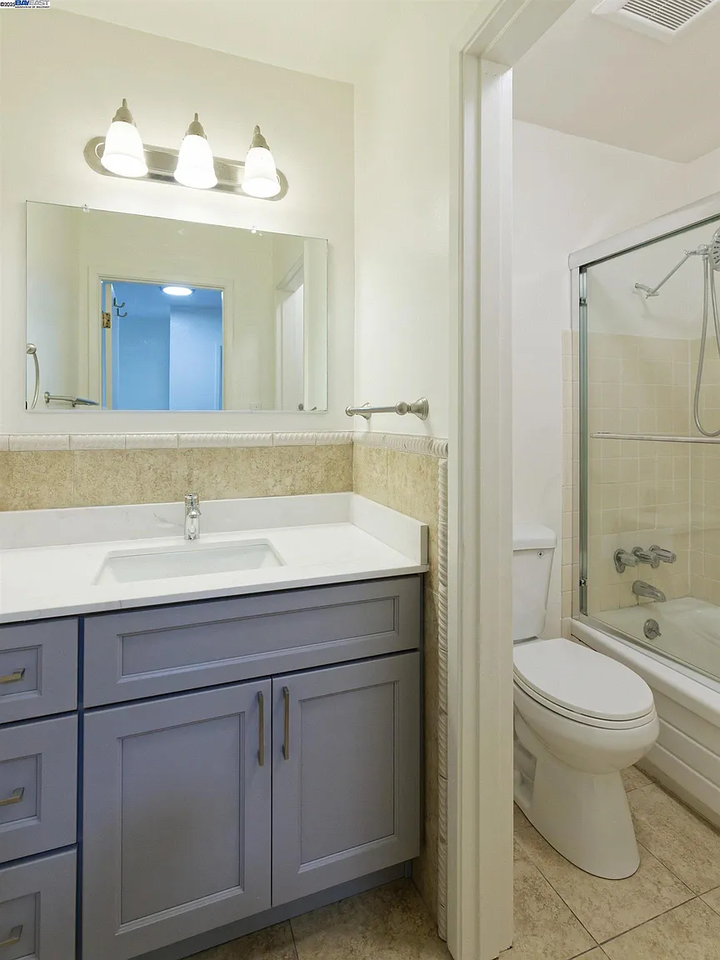 425 Orange Street #212 - Photo 5 of 10