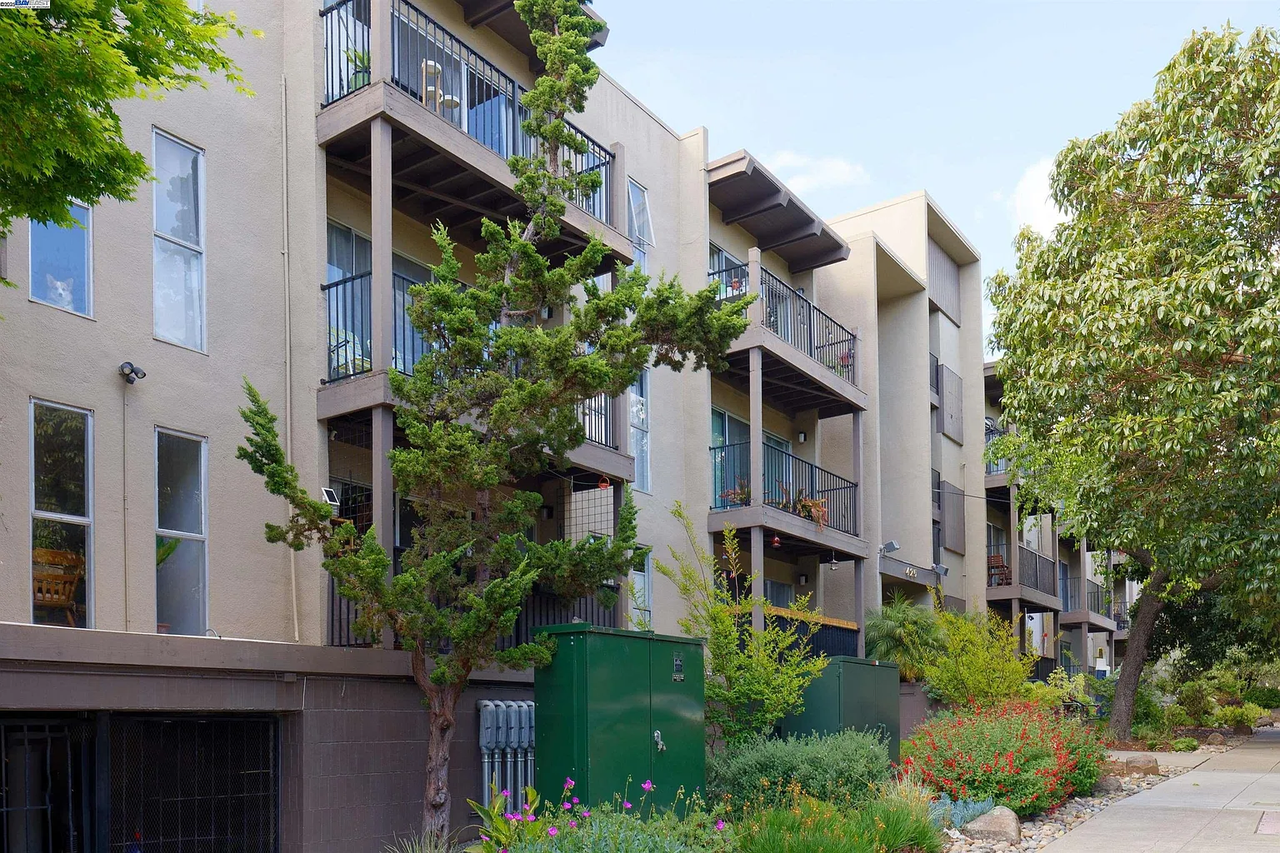 425 Orange Street #212 - Photo 7 of 10