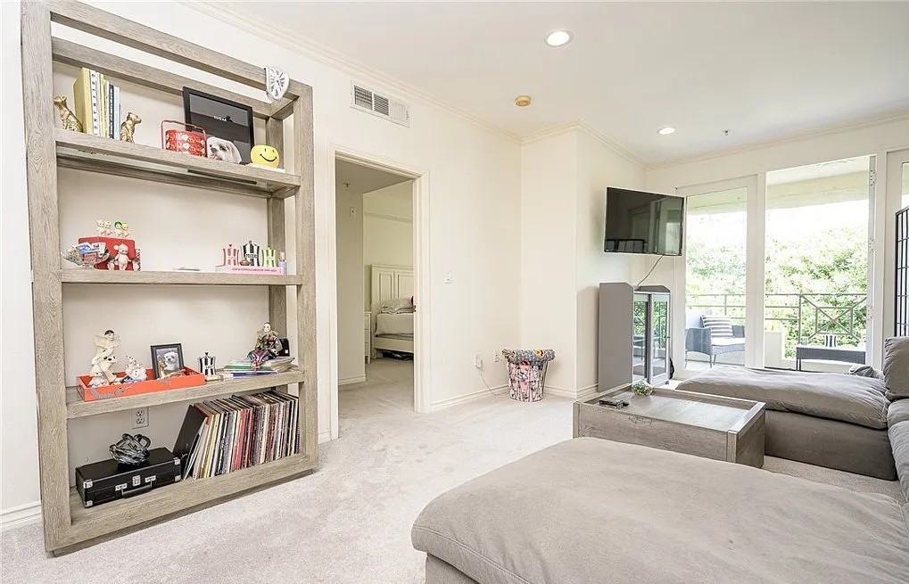 2253 Martin #215 - Photo 5 of 10