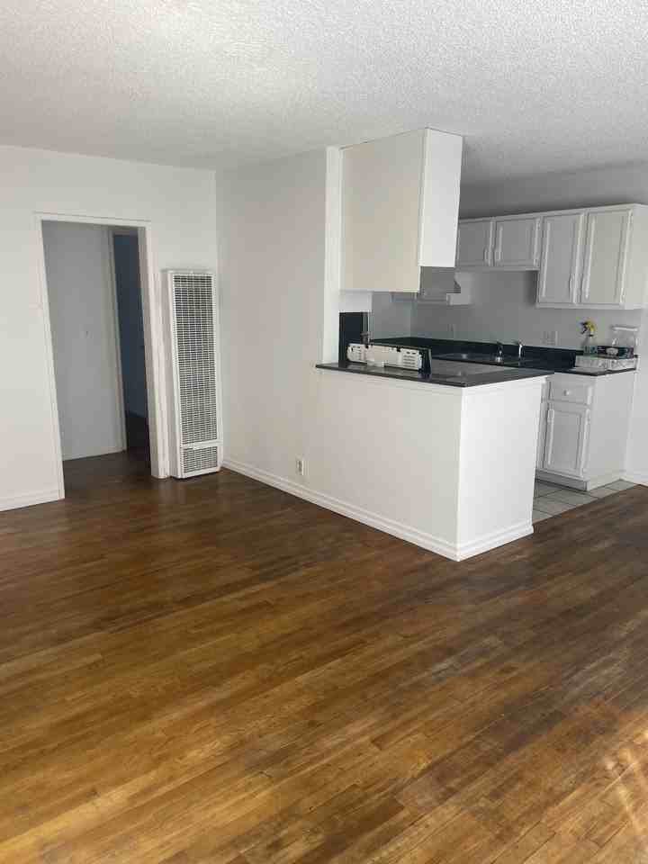 5853 Virginia Ave #7 - Photo 4 of 10