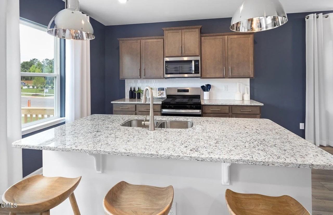 1620 Tamarisk Ln #1620 - Photo 3 of 18