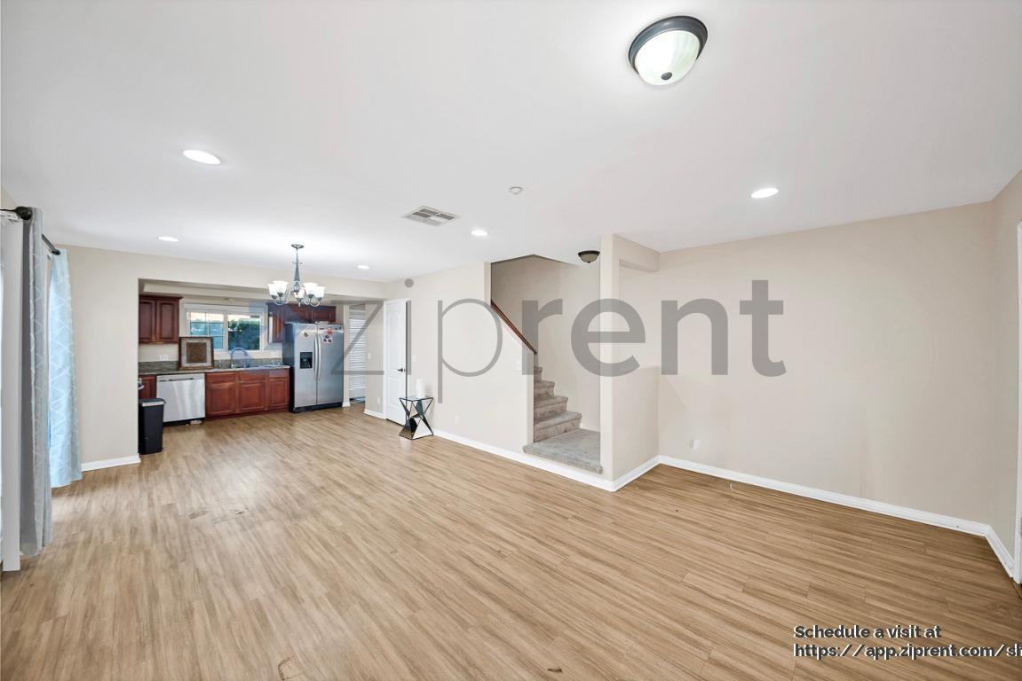 443 Monrovista Avenue - Photo 4 of 23