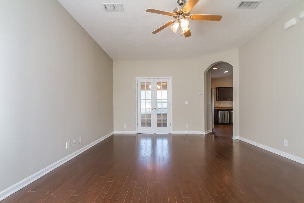 3338 Cotswold Ln - Photo 2 of 15