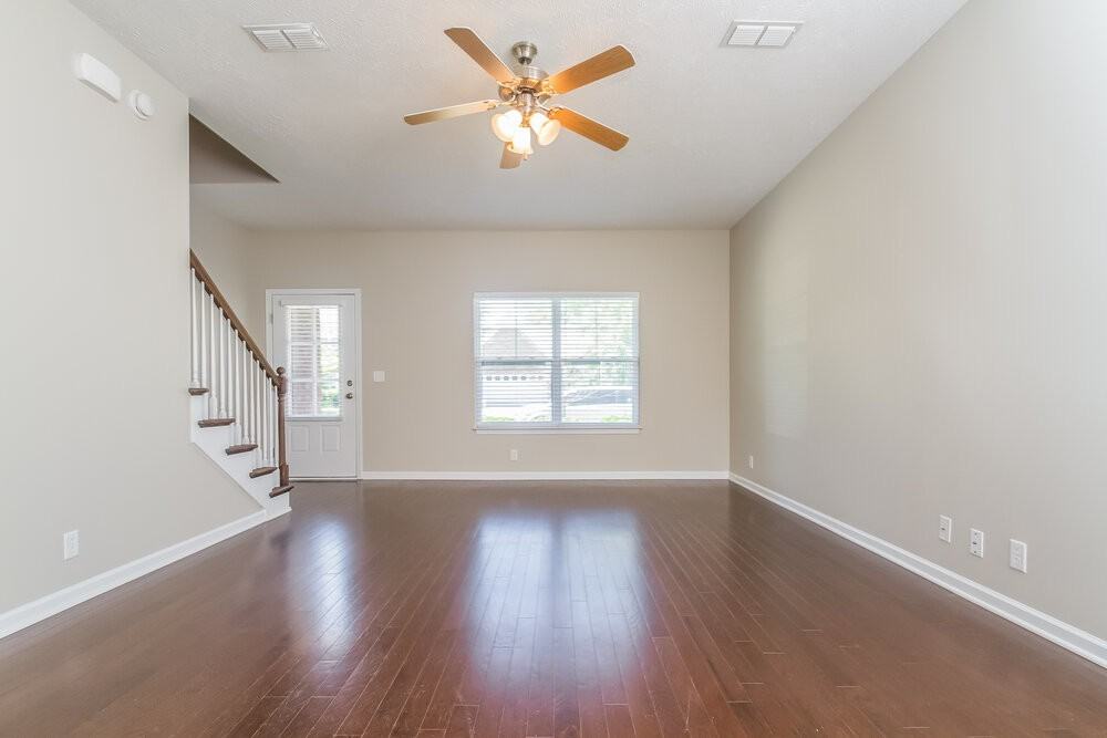 3338 Cotswold Ln - Photo 3 of 15