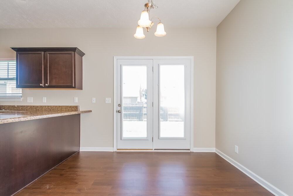 3338 Cotswold Ln - Photo 5 of 15