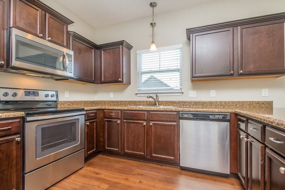 3338 Cotswold Ln - Photo 6 of 15