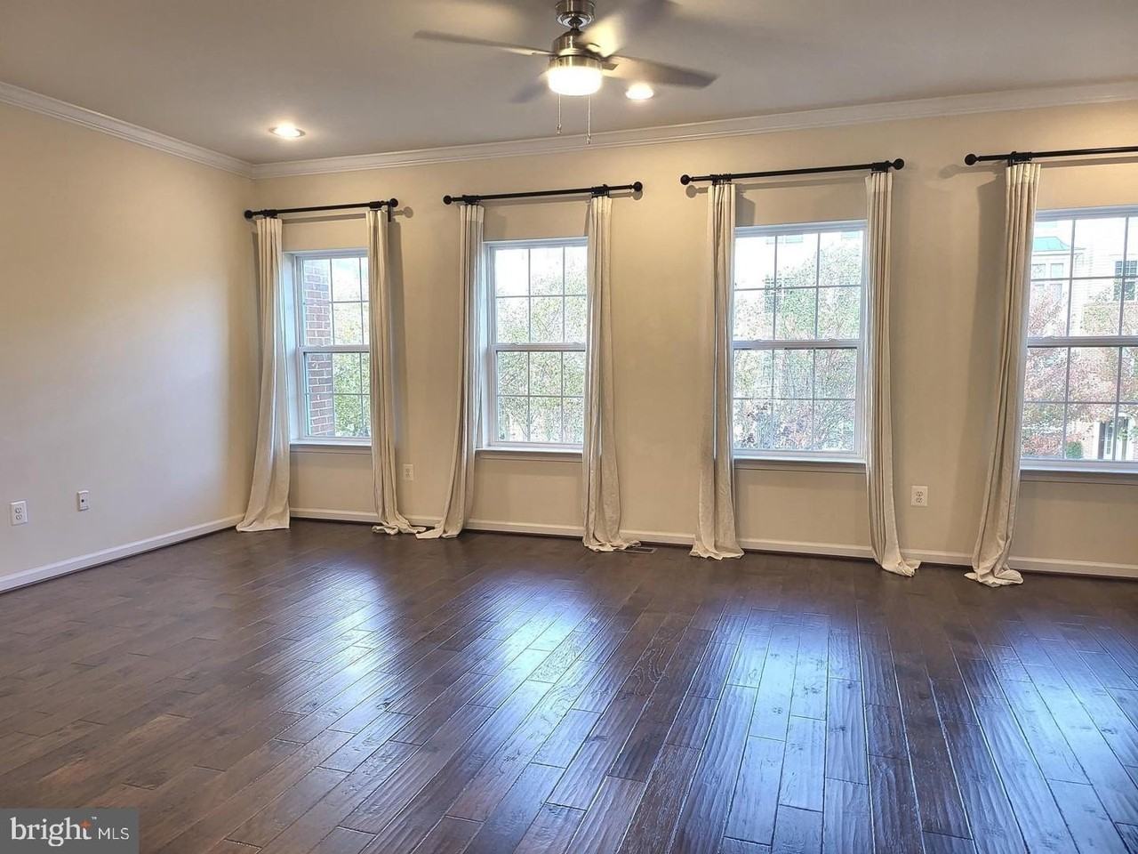 7439 Saint Margarets Blvd - Photo 3 of 18