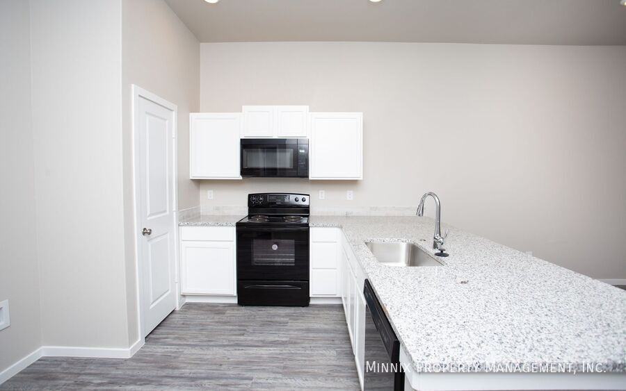 2118 N Avenue J #A - Photo 3 of 9