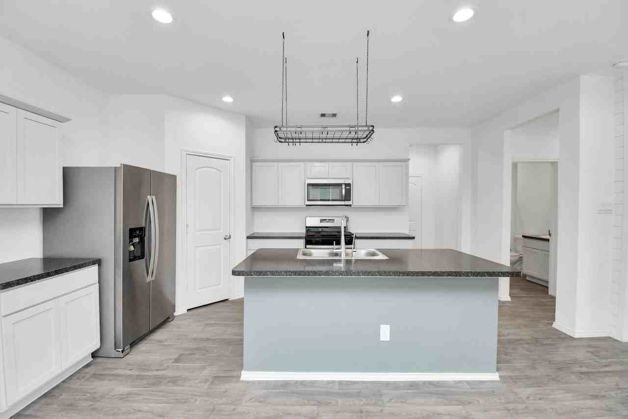 5443 Pinetree Crescent Ln #5443 - Photo 2 of 43