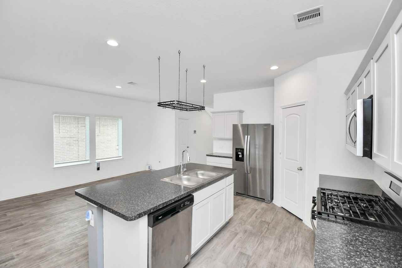 5443 Pinetree Crescent Ln #5443 - Photo 4 of 43