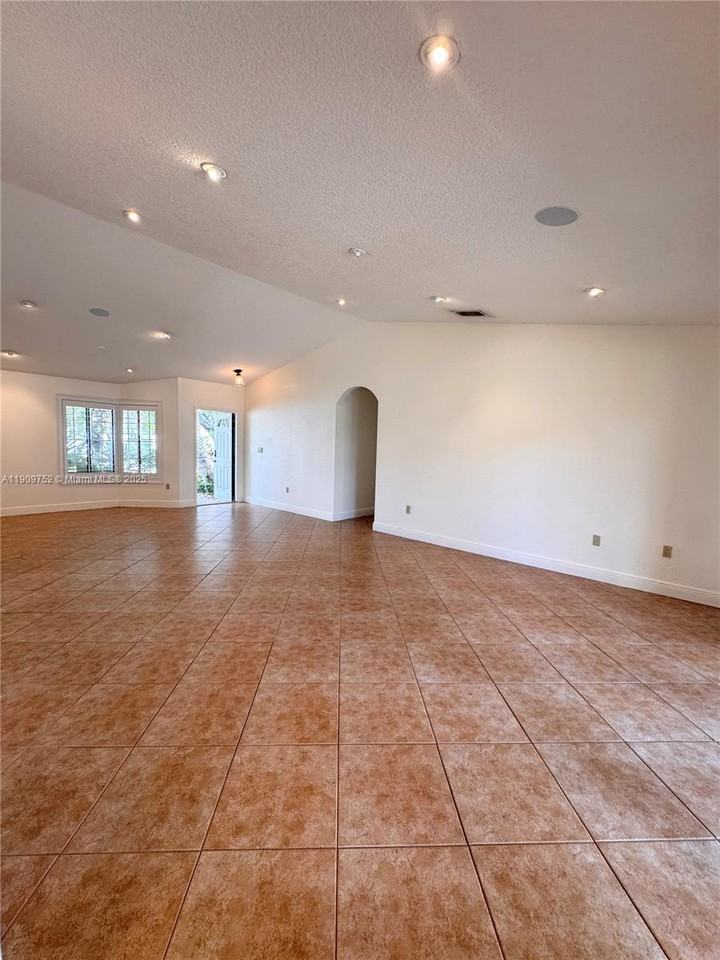 17910 Sw 137th Ct #17910 - Photo 3 of 25