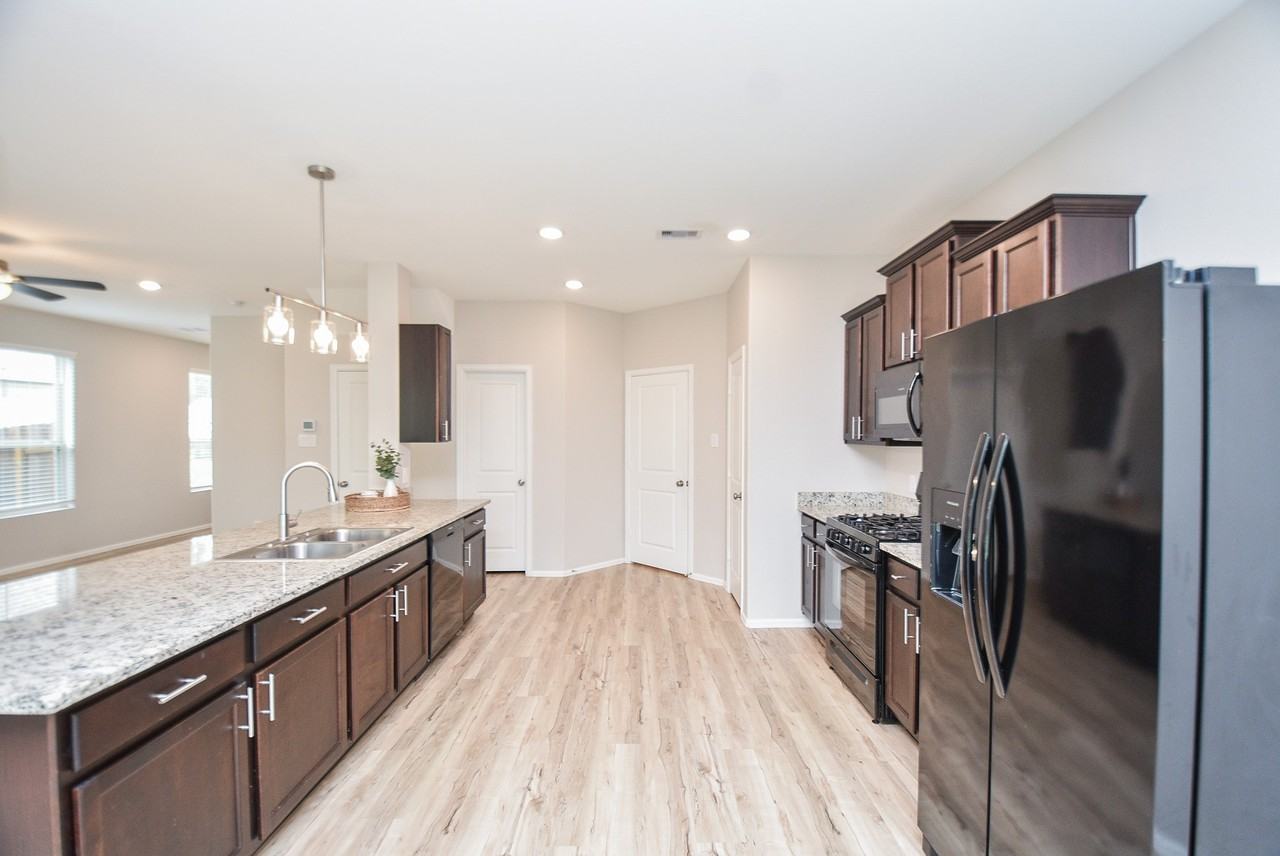 22707 Bolanzo Ln #22707 - Photo 2 of 30